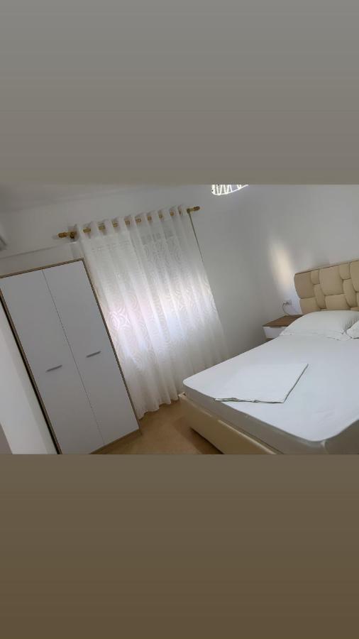 Sea View Apartment Durres Bagian luar foto