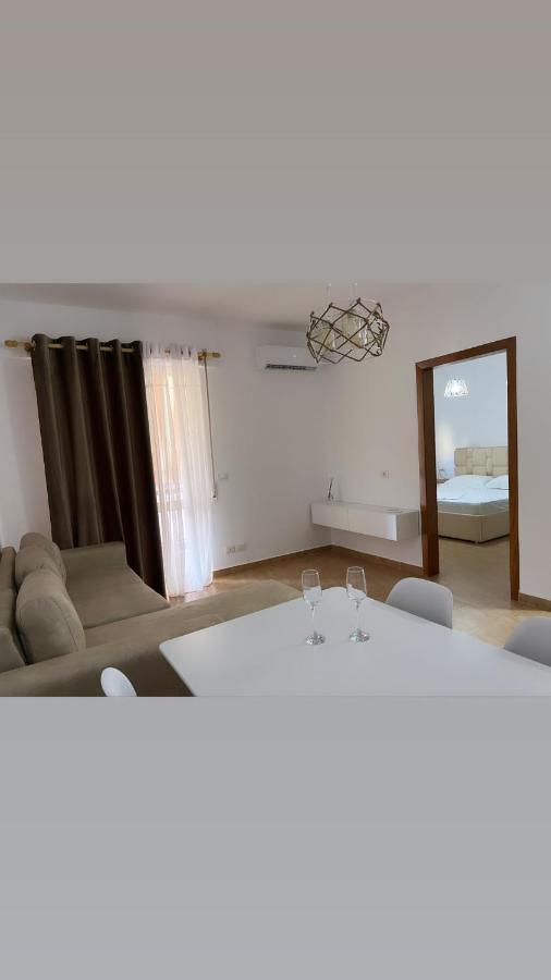 Sea View Apartment Durres Bagian luar foto