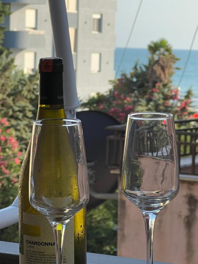 Sea View Apartment Durres Bagian luar foto
